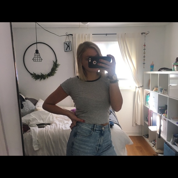 Adorable grey cropped tee - Picture 1 of 1